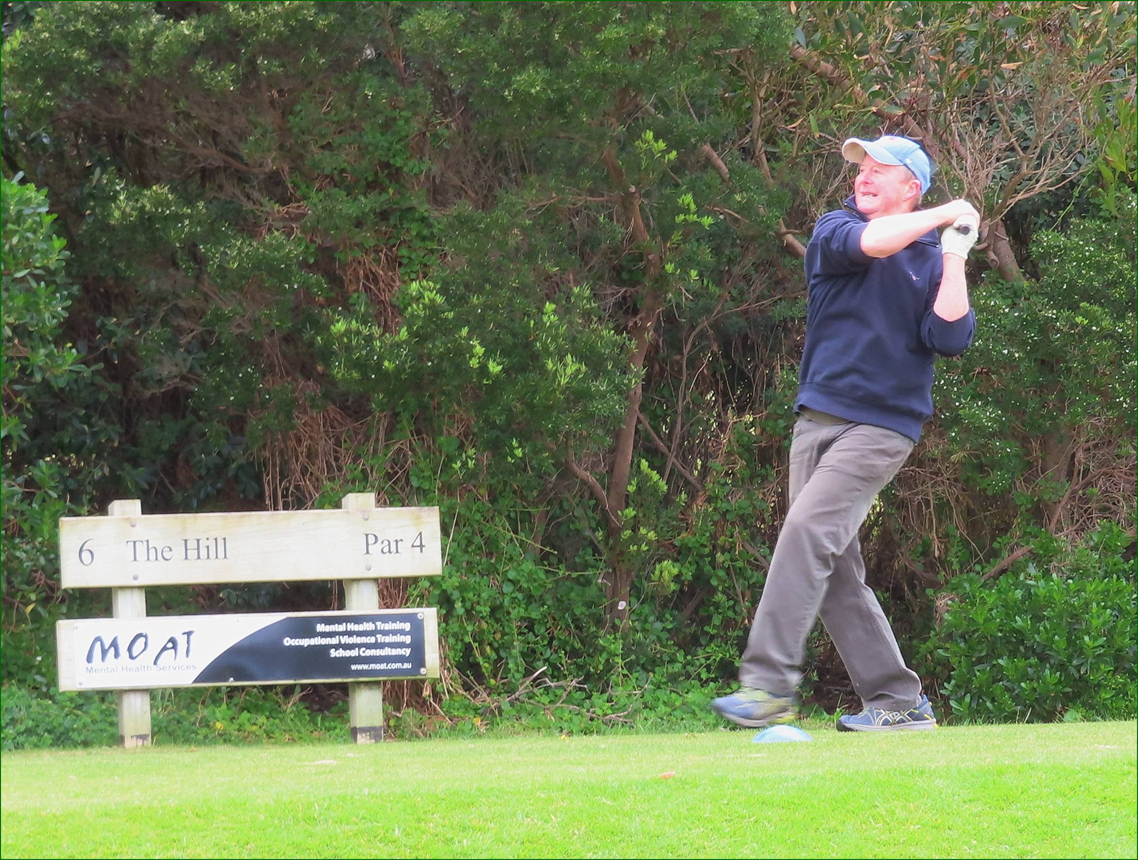 A person swinging a golf club

Description automatically generated