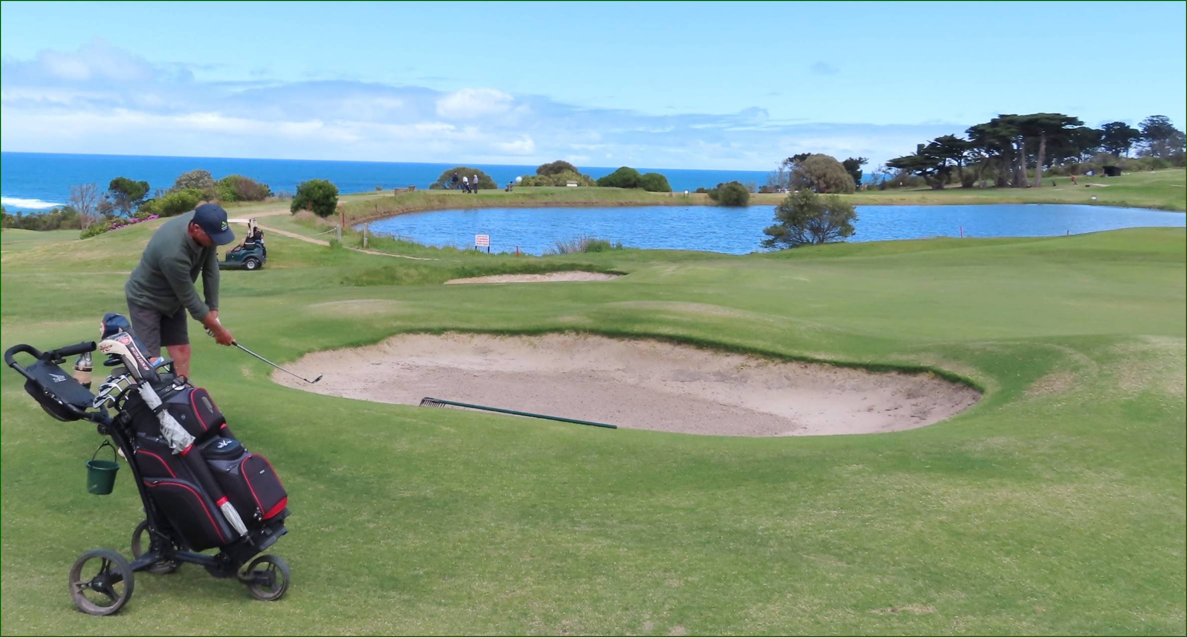 A person playing golf on a golf course

Description automatically generated