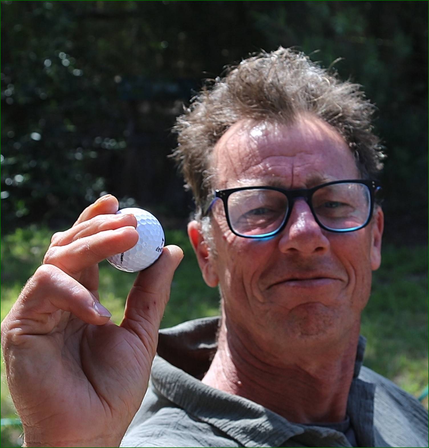 A person holding a golf ball

Description automatically generated