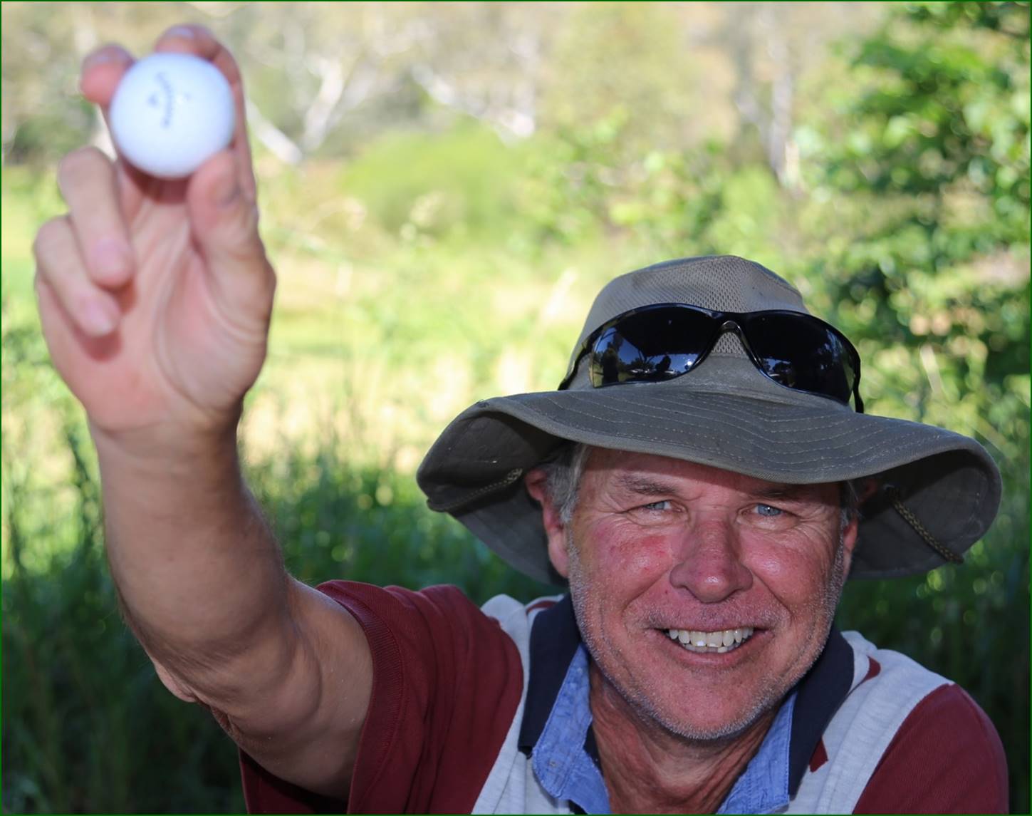 A person holding a golf ball

Description automatically generated