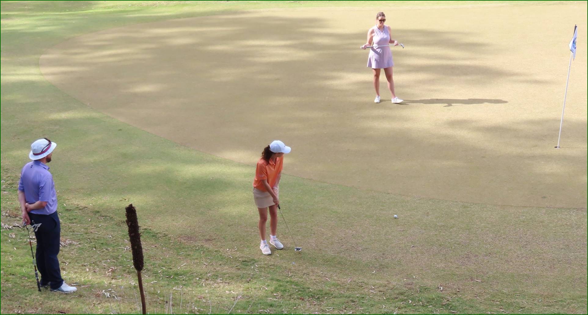 A group of women playing golf

Description automatically generated