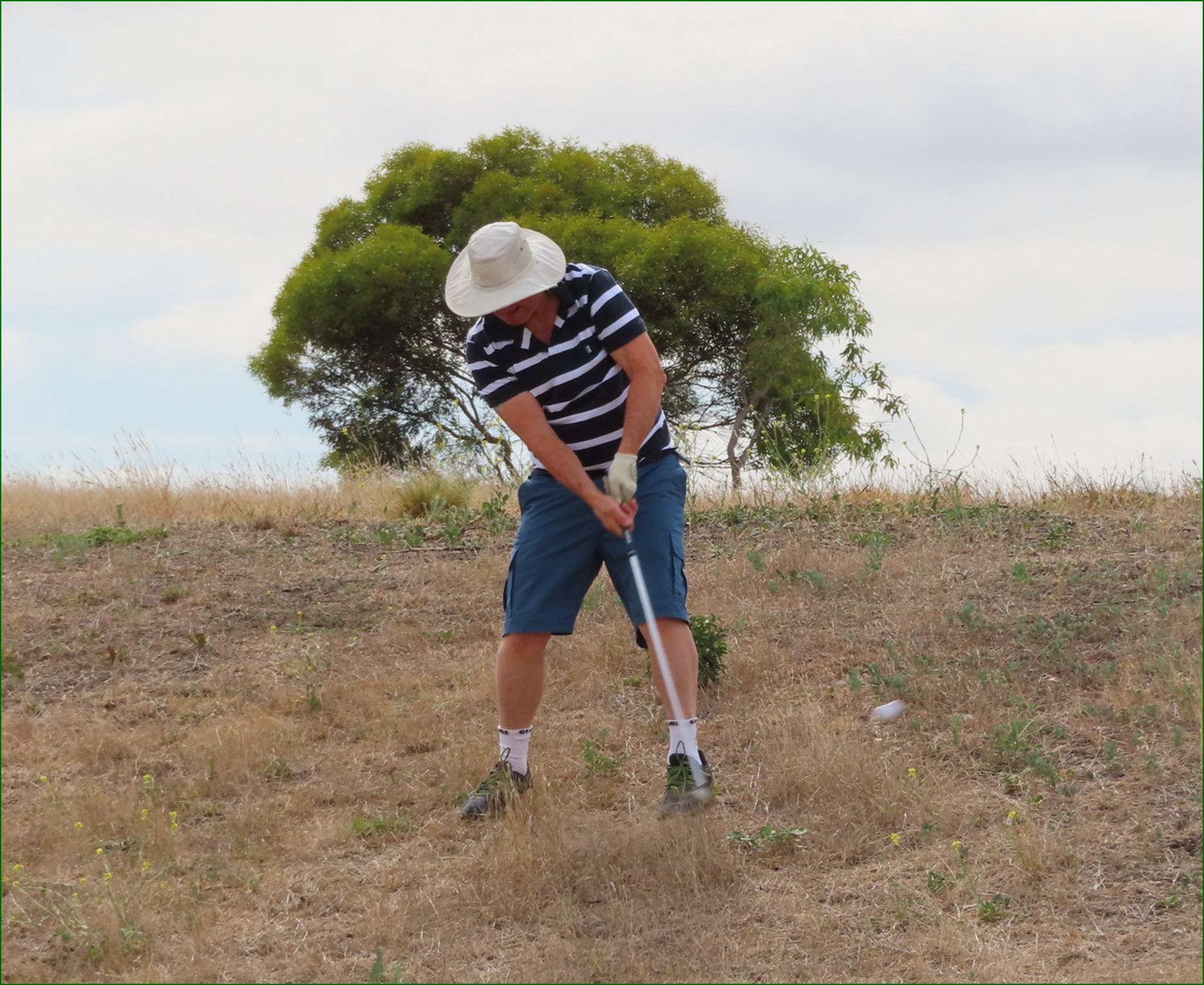 A person playing golf on a hill

AI-generated content may be incorrect.
